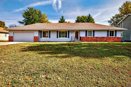 2942 Se Meadowview Dr, Topeka, KS, 66605-2152 | Card Image