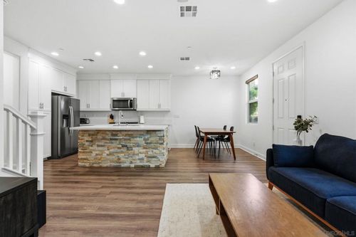 2464 Solara Ln, Vista, CA, 92081-7386 | Card Image