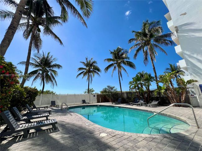 210 - 335 Ocean Dr, Condo with 1 bedrooms, 1 bathrooms and null parking in Miami Beach FL | Image 1