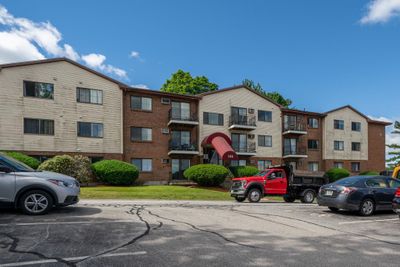 23 - 134 Mammoth Road, Condo with 2 bedrooms, 1 bathrooms and null parking in Hooksett NH | Image 2