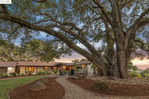 1531 Foster Rd, Napa, CA, 94558-6531 | Card Image