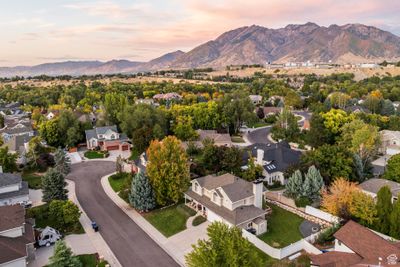 7987 S Farm Creek Cir, House other with 6 bedrooms, 2 bathrooms and 3 parking in Cottonwood Heights UT | Image 2