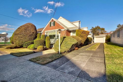 33 N Gladstone Ave, MARGATE CITY, NJ, 08402-1701 | Card Image