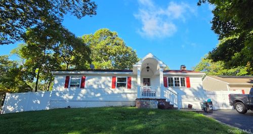 12 Nord Park Blvd, Middle Island, NY, 11953-1840 | Card Image