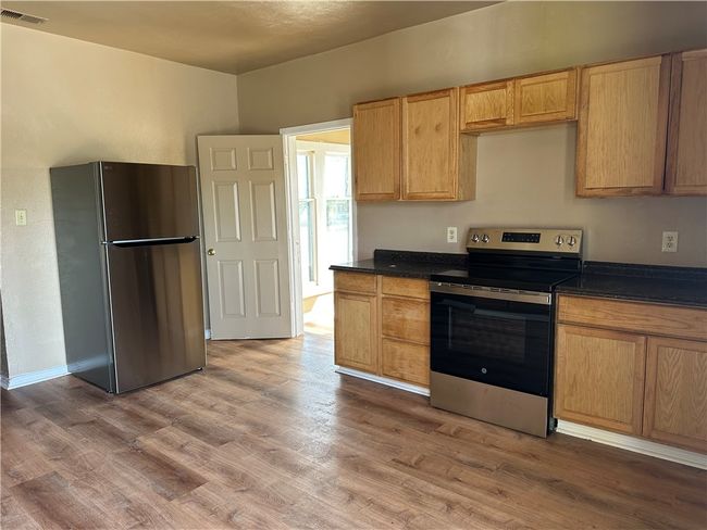 A - 616 Hall St, House attached with 4 bedrooms, 2 bathrooms and null parking in Sinton TX | Image 6