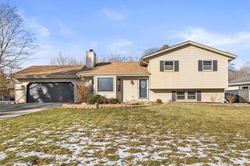 702 Fox Knoll Drive, ROCHESTER, WI, 53185 | Card Image