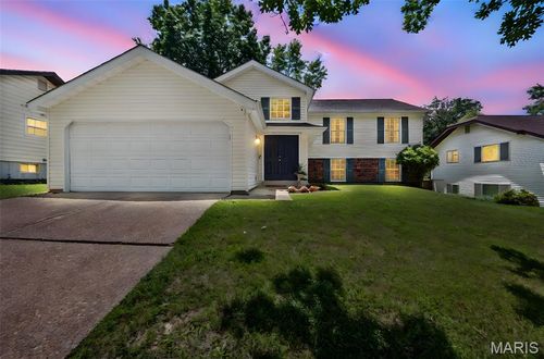 318 Windyoak Dr, Ballwin, MO, 63021-7426 | Card Image