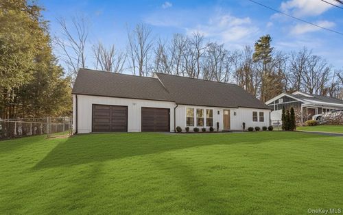 83 Thoreau Ct, Yorktown Heights, NY, 10598-2811 | Card Image