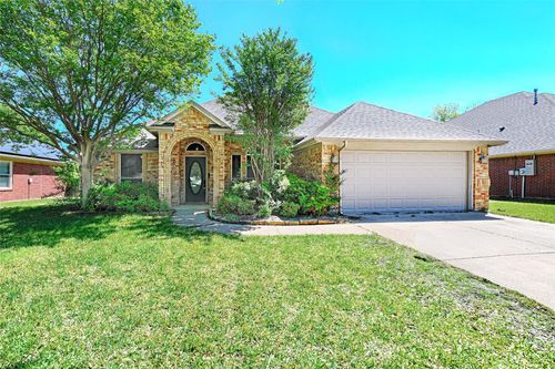 516 Chestnut Ln, Saginaw, TX, 76179-6312 | Card Image