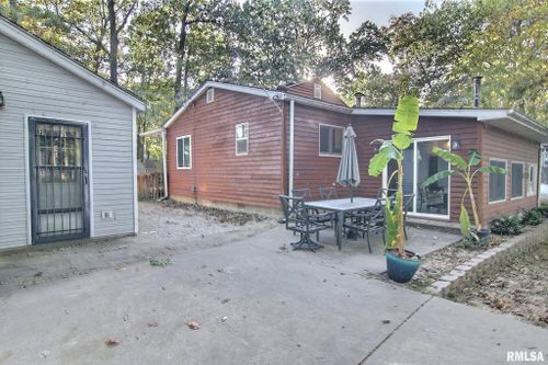 15932 Spruce Ln, Girard, IL, 62640-7228 | Card Image