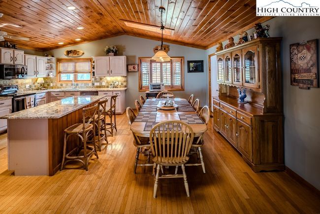 112 N Pinnacle Ridge Rd, House other with 4 bedrooms, 4 bathrooms and null parking in Beech Mountain NC | Image 8