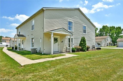 d-2832 Ivy Hill Cir, Cortland, OH, 44410-9380 | Card Image