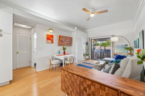 79 Village Cir, San Rafael, CA, 94903-4242 | Card Image