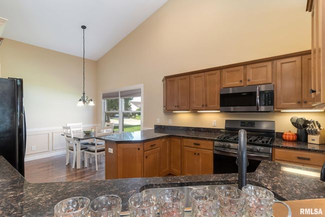 5506 Baraboo Court, Home with 2 bedrooms, 2 bathrooms and null parking in Davenport IA | Image 12