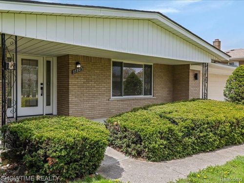 37305 Maas Dr, Sterling Heights, MI, 48312-1945 | Card Image