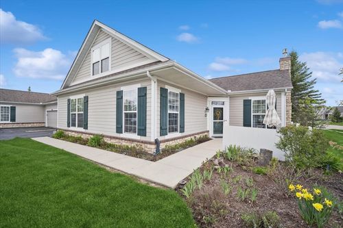 640 Schumann St, Woodstock, IL, 60098-8162 | Card Image