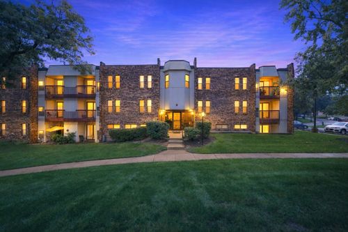 21a-2214 Country Club Dr, Woodridge, IL, 60517-3005 | Card Image