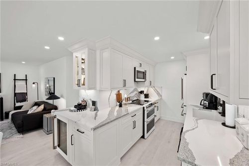 apt-101-2100 Gulf Shore Blvd, NAPLES, FL, 34102-4644 | Card Image