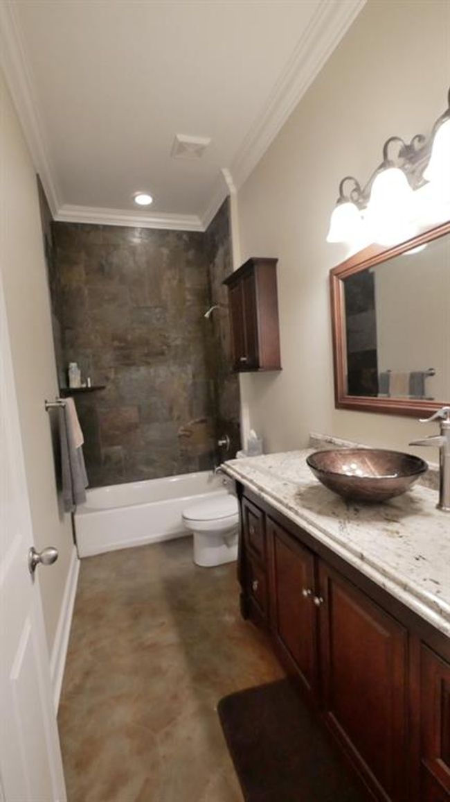 Guest Bath in Villa | Image 41