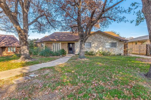 305 Cedar Creek Ct, Fort Worth, TX, 76103-1016 | Card Image