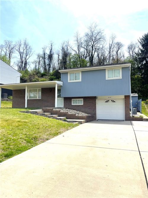 212 Chestershire Dr, Oakdale, PA, 15071-9467 | Card Image