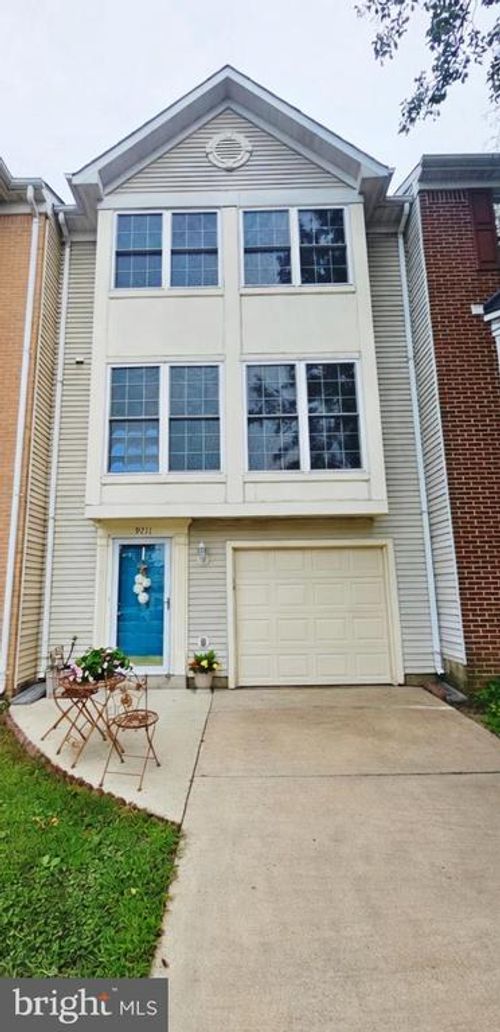 9211 Andrew Dr, MANASSAS PARK, VA, 20111-2438 | Card Image