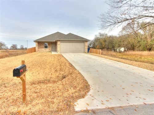 219 E Center St, Lexington, OK, 73051-9016 | Card Image