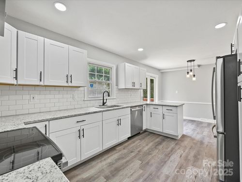 2544 Cedarwild Rd, Charlotte, NC, 28212-6433 | Card Image