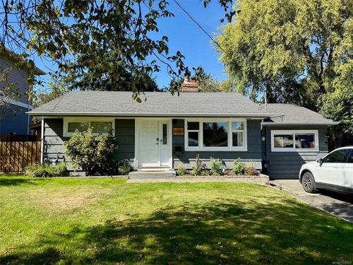 3350 Wascana St, Victoria, BC, V8Z3T8 | Card Image