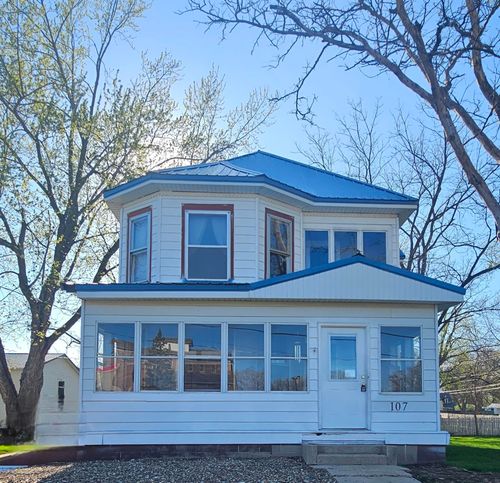 107 3rd Ave Nw, Independence, IA, 50644-1725 | Card Image