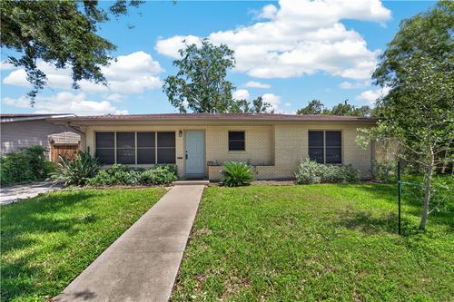 923 Grant Pl, Corpus Christi, TX, 78411-2313 | Card Image