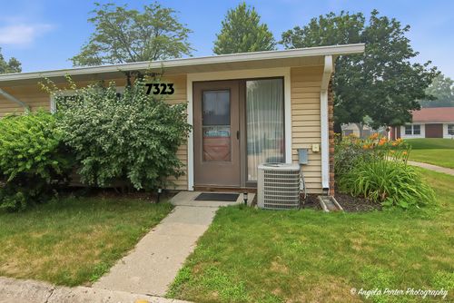 43-7323 Chevy Chase Ct, Fox Lake, IL, 60020-1031 | Card Image