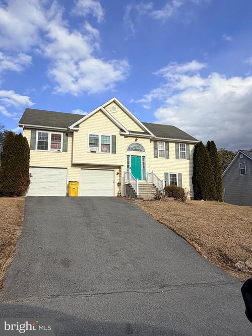 72 Lusitano Ln, MARTINSBURG, WV, 25405-6894 | Card Image