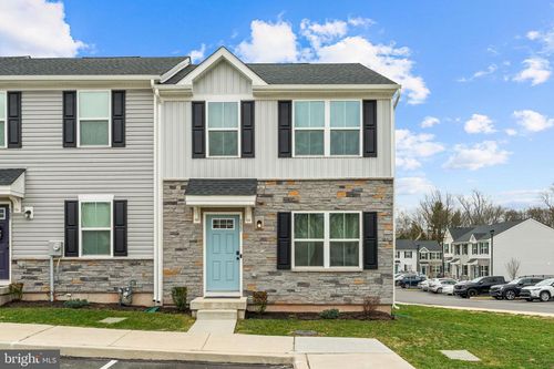 111 Drawbridge Ave, POTTSTOWN, PA, 19464-3291 | Card Image