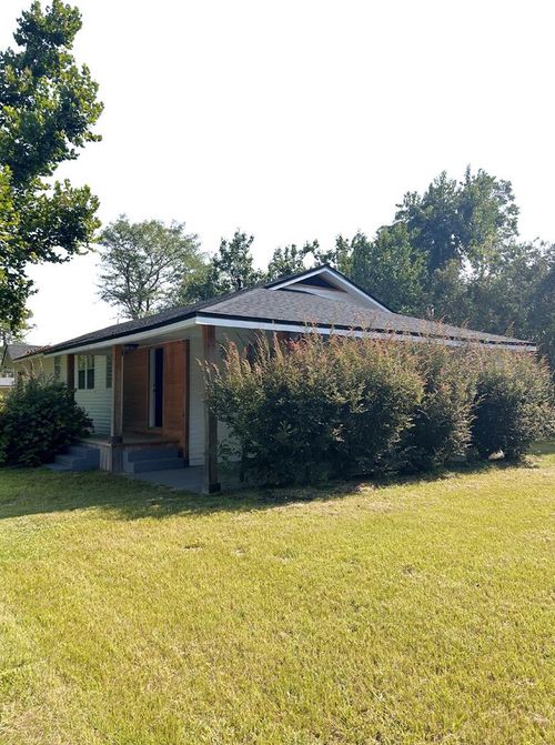 13 W Lee Ave, Lakeland, GA, 31635-6828 | Card Image