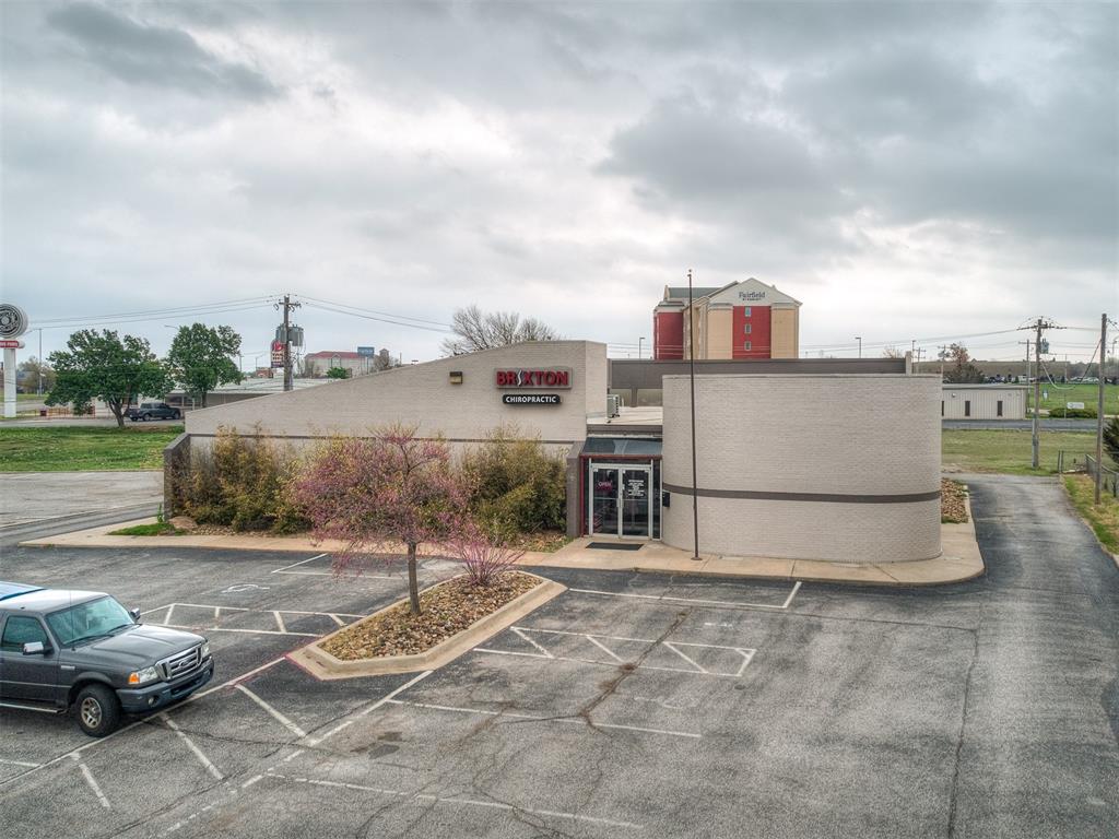 7304 N Comanche Ave, Warr Acres, OK 73132