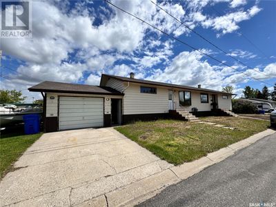 307 Armour Dr, Home with 3 bedrooms, 2 bathrooms and null parking in Foam Lake SK | Image 1