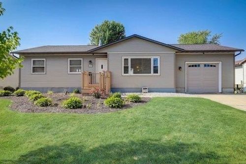 452 Williams St, Columbus, WI, 53925-1777 | Card Image