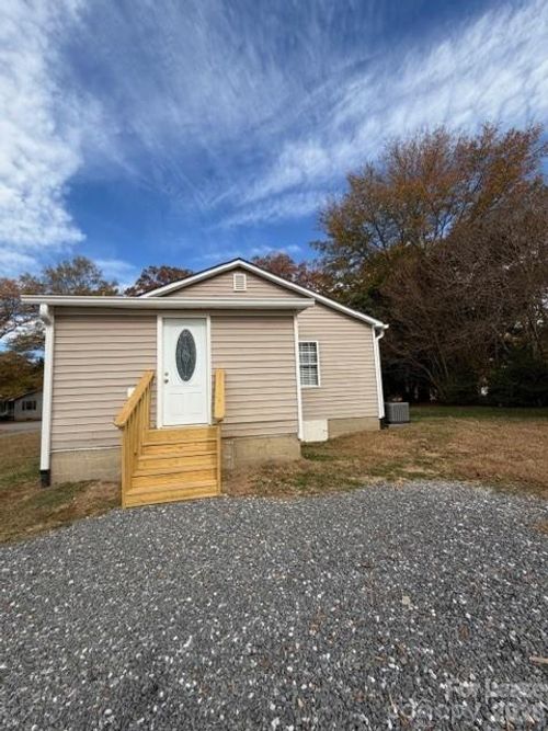 3410 25th Ave Ne, Hickory, NC, 28601-7943 | Card Image