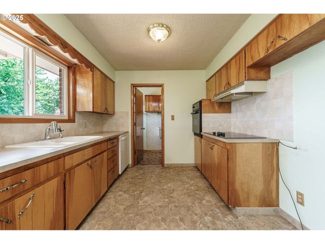 1938 Nw Sierra Ln, House other with 3 bedrooms, 2 bathrooms and 2 parking in Camas WA | Image 9