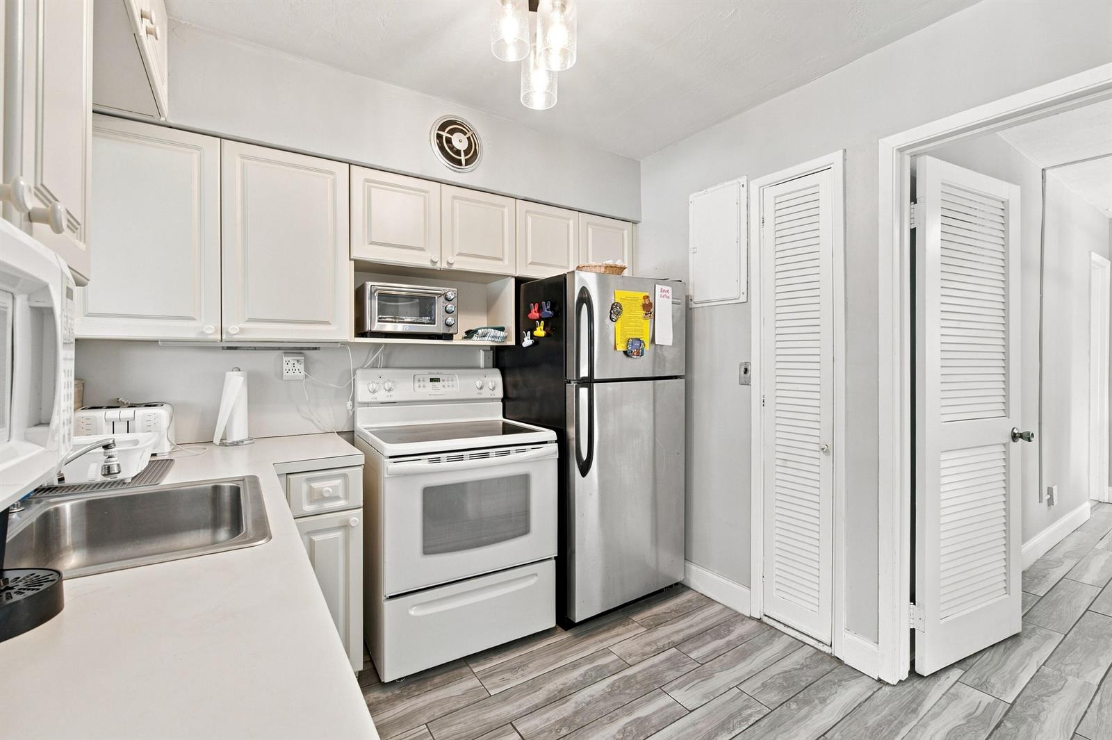 Residential Lease in Deerfield Beach 5