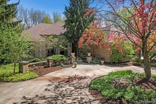 1293 Huntcliff Ct, Milford, MI, 48380-4492 | Card Image