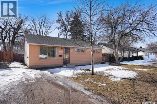 1047 Carleton St, Moose Jaw, SK, S6H3A3 | Card Image