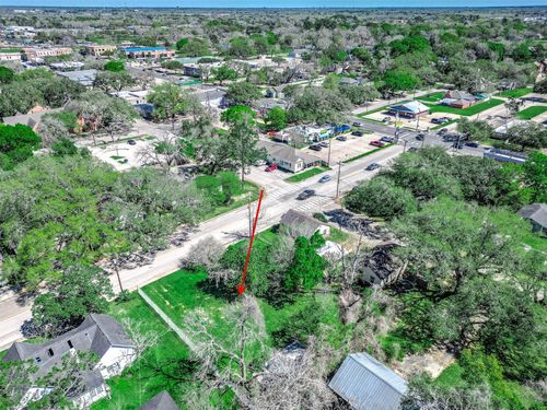 219 W Adoue St, Alvin, TX, 77511-2403 | Card Image