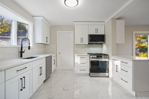 25 North St, Bedford Hills, NY, 10507-2338 | Card Image