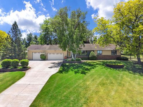 W295S10874 Highway Es, Mukwonago, WI, 53149 | Card Image