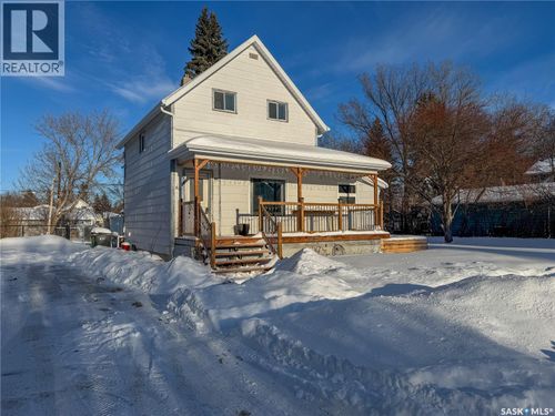 811 Boyle St, Indian Head, SK, S0G2K0 | Card Image