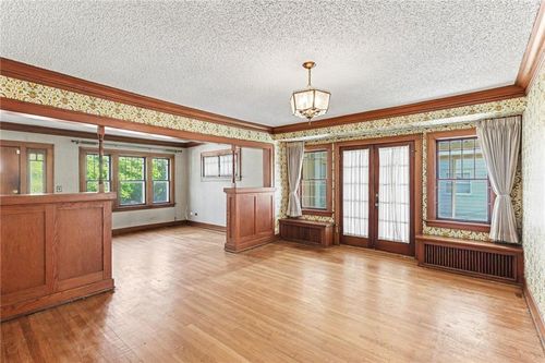 4236 Genessee St, Kansas City, MO, 64111-4111 | Card Image