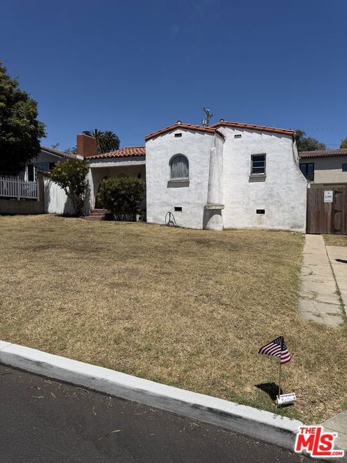 352 Loma Vista St, El Segundo, CA, 90245-2901 | Card Image