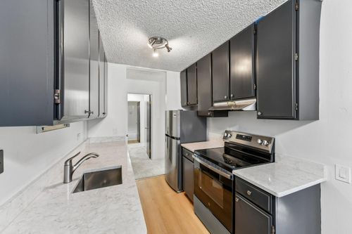 16-2201 Woodside Ln, Sacramento, CA, 95825-7478 | Card Image